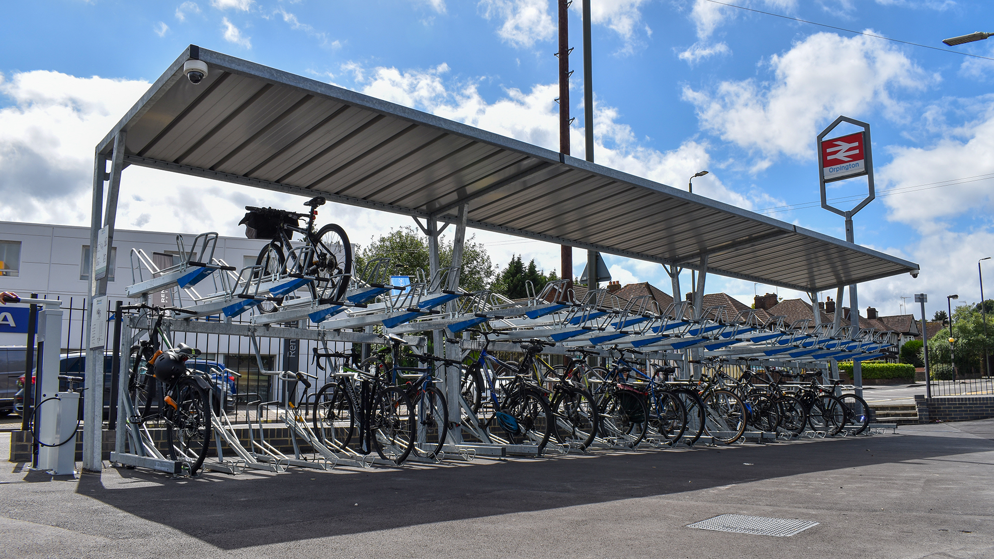 orpington railway station cycle hub bike racks