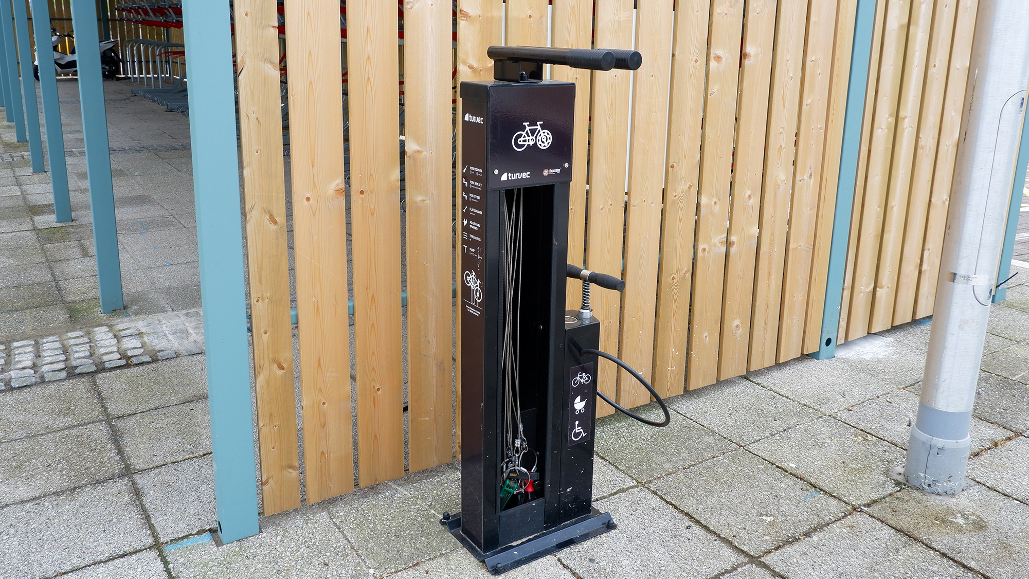 bike repair station black glasgow