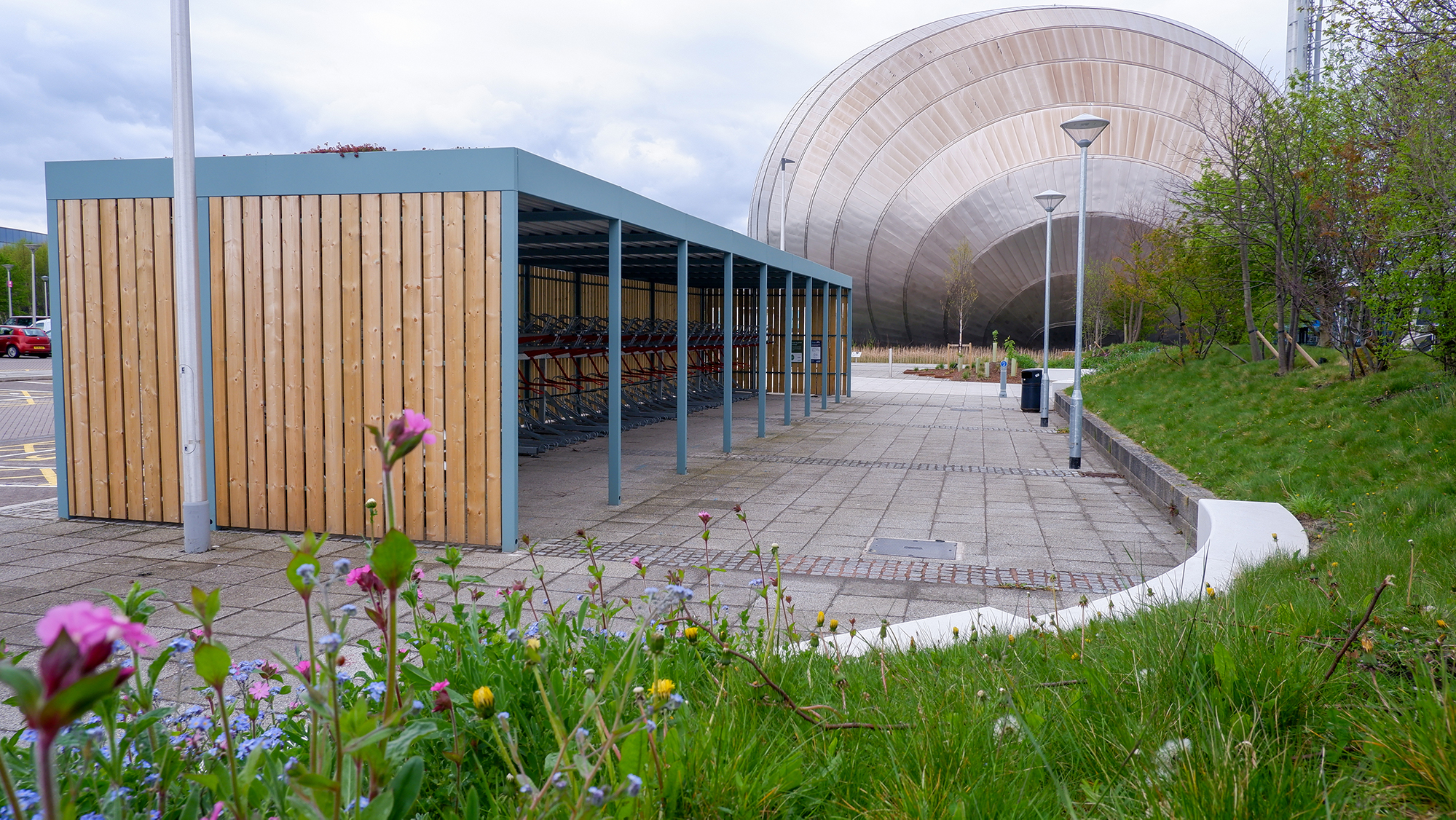 green landscaping and bike parking hub at glasgow science centre