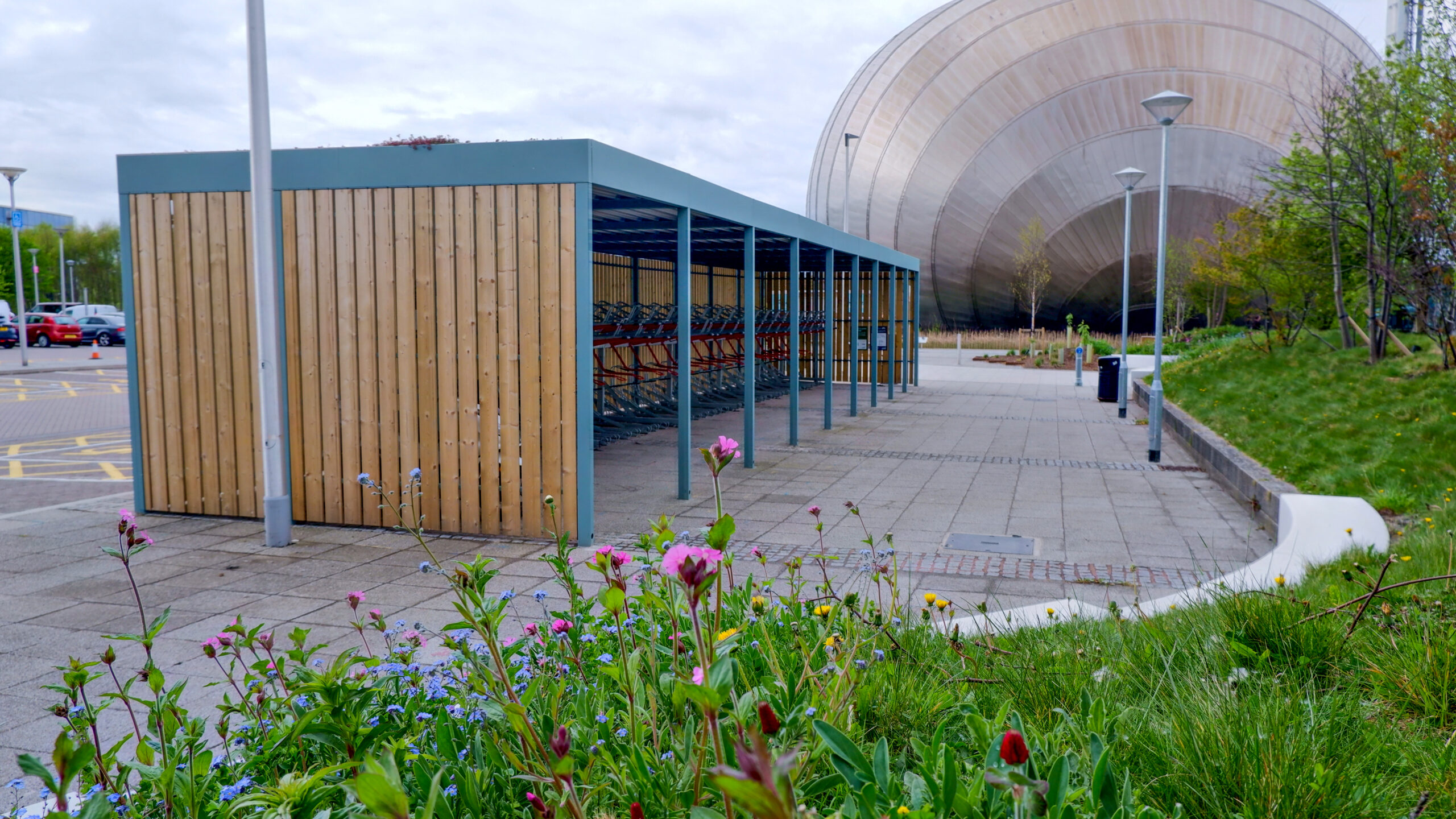 bike racks at glasgow science centre cycle hub