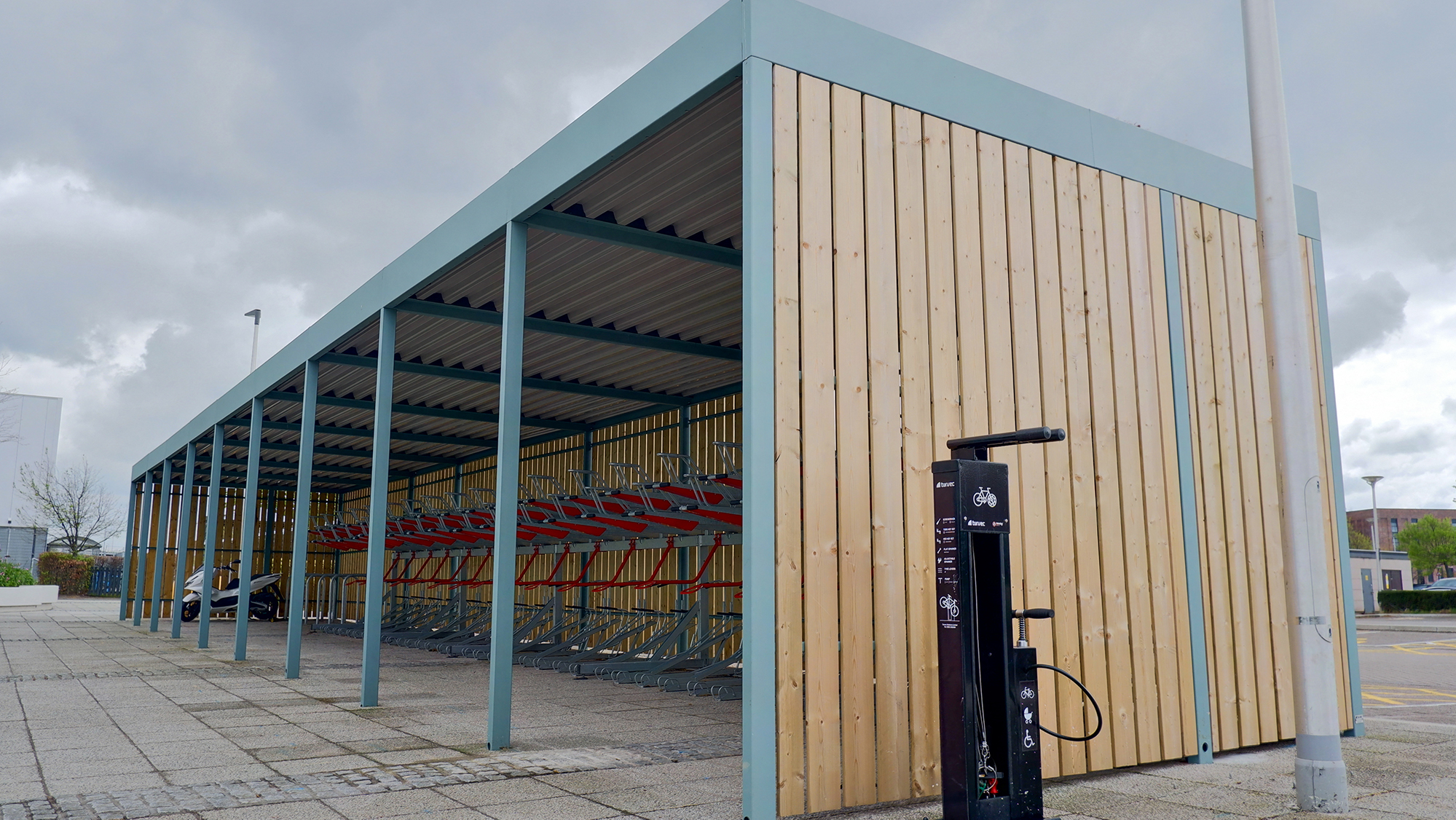 bike repair station and cycle hub at glasgow science centre