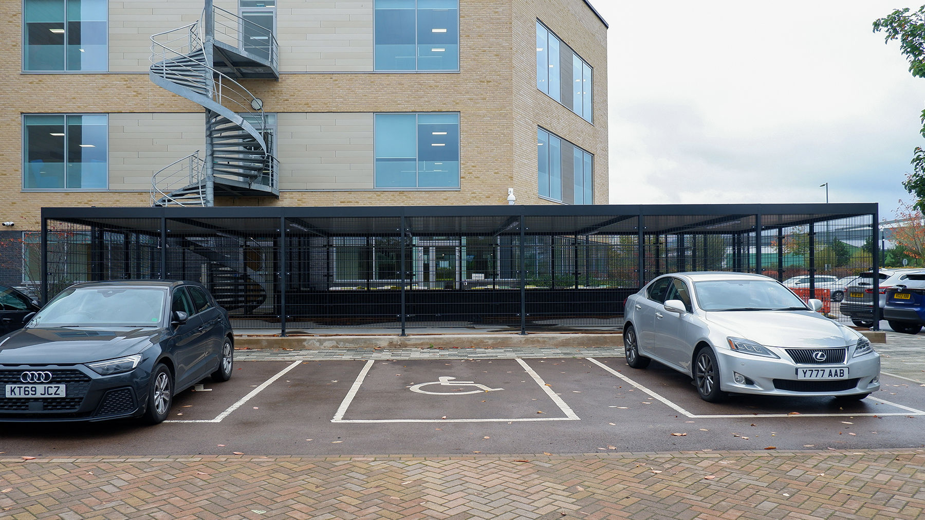 gloucester business park mesh secure cycle shelter