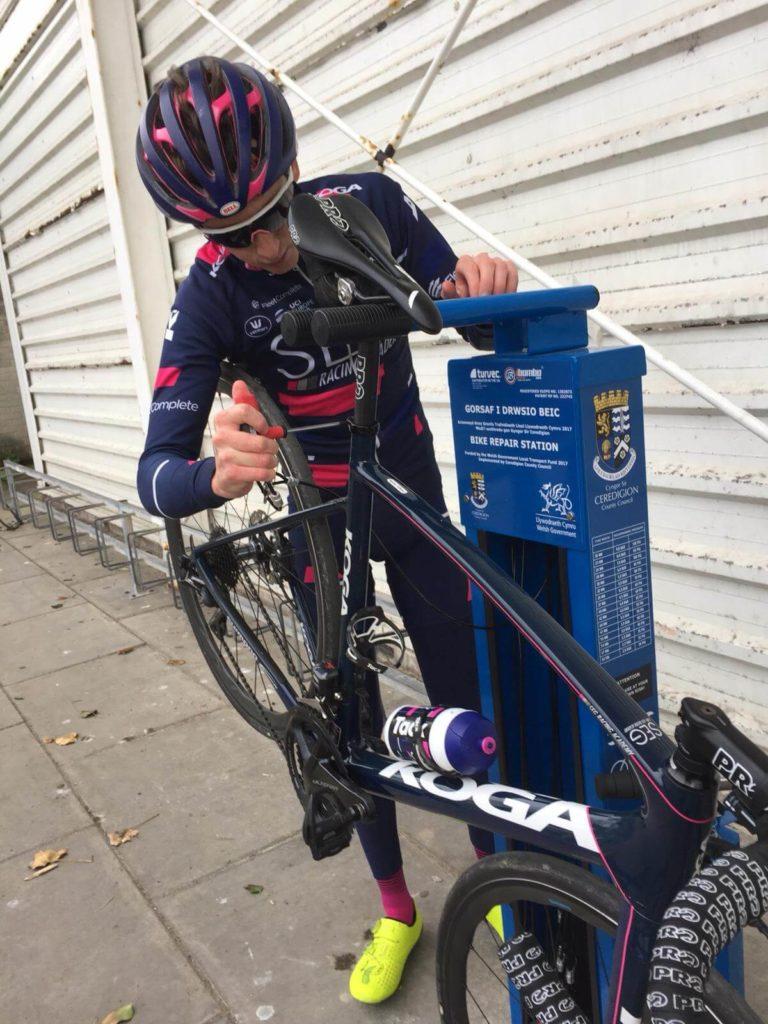 bike repair station blue image 3